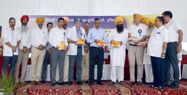 S. Gurmeet Singh Khuddian Launching Mineral Mixture for Fish